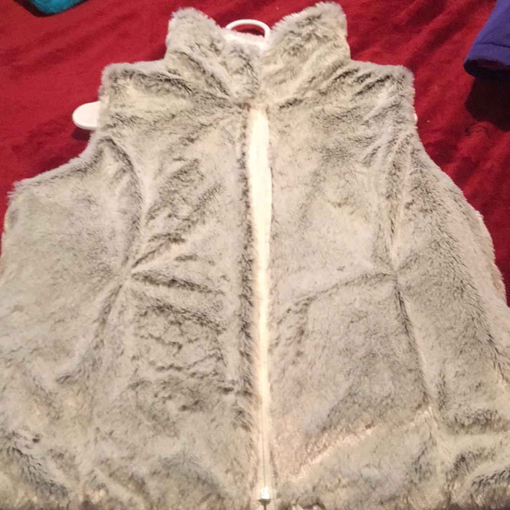 Women’s fur vest with puffy liner